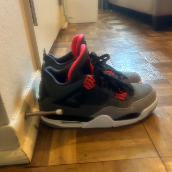 Infrared Jordan 4s - Picture 2 of 3